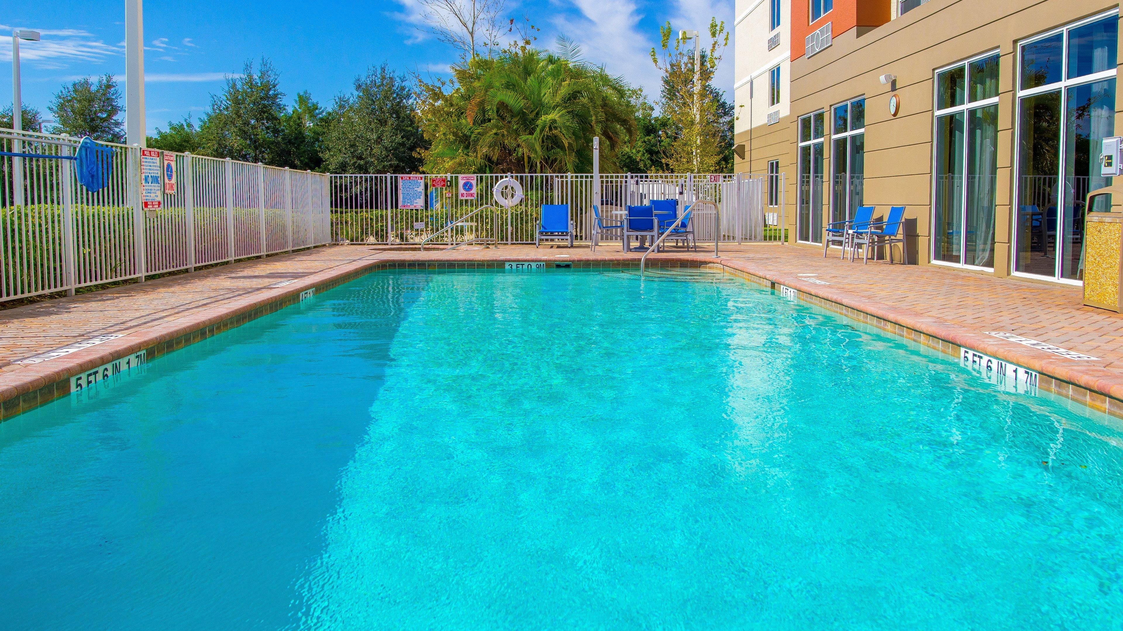 Holiday Inn Express Hotel & Suites Palm Bay By Ihg Exterior photo